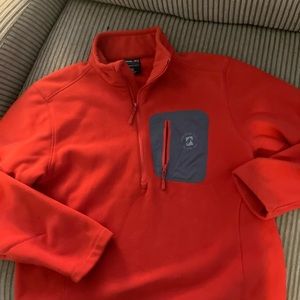 Pullover sweatshirt fleece